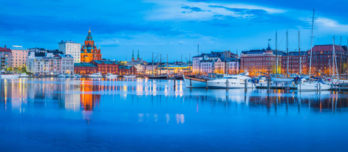 Ostseeperle Helsinki: Hafenidylle mit Rathause und Dom